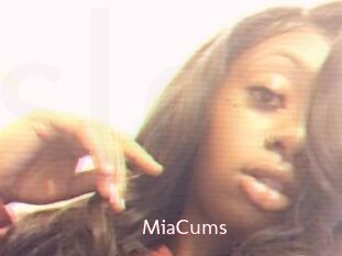 MiaCums