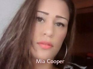 Mia_Cooper