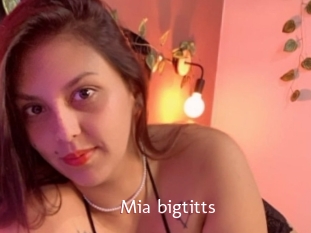 Mia_bigtitts