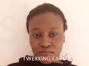 TWEKKING_LATOYA